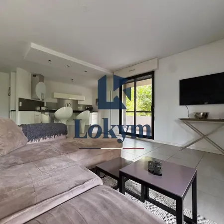 90m2 Coeur De Avec Balcon Et Garage Prive *