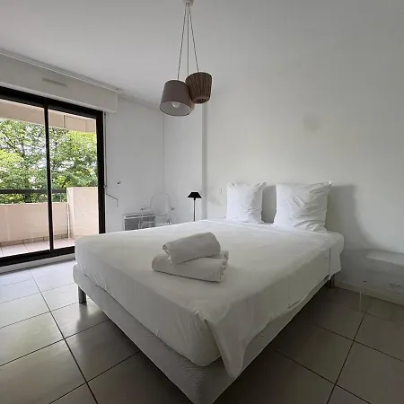 90m2 Coeur De Avec Balcon Et Garage Prive Apartment *