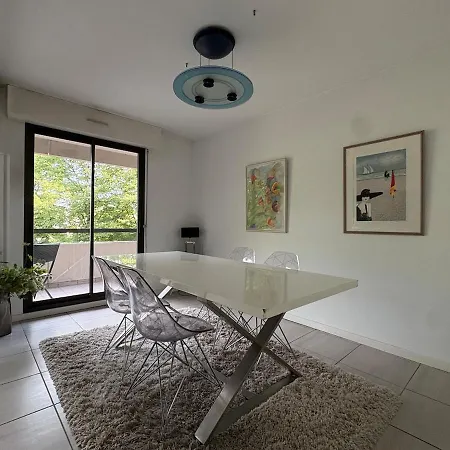 Apartment 90m2 Coeur De Avec Balcon Et Garage Prive