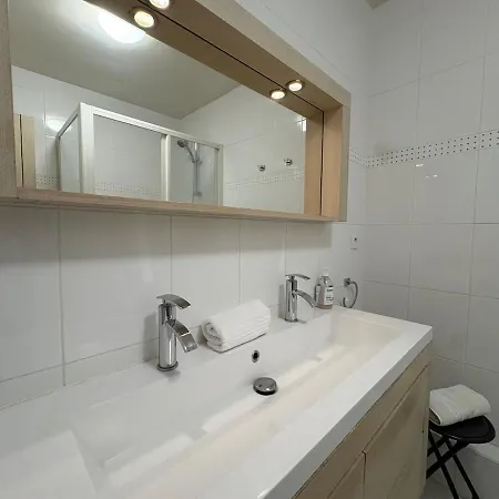 90m2 Coeur De Avec Balcon Et Garage Prive