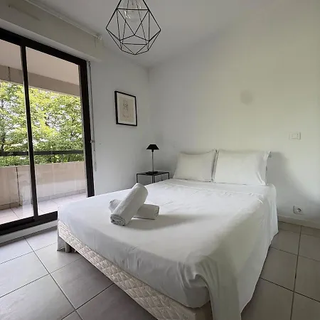 90m2 Coeur De Avec Balcon Et Garage Prive *