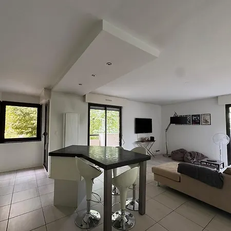 90m2 Coeur De Avec Balcon Et Garage Prive